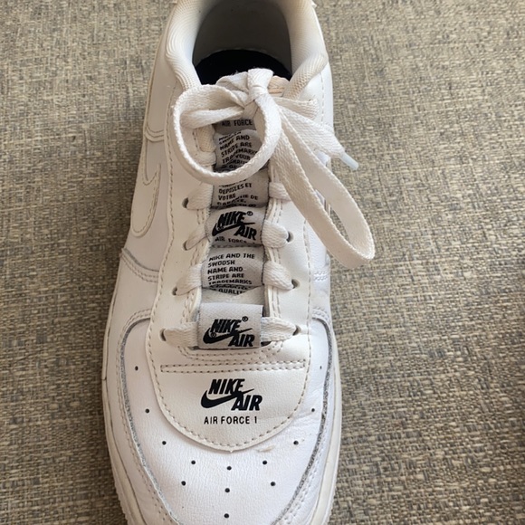 Barley worn Nike Air Force 1s. Size 4Y. Black and white - Picture 2 of 4